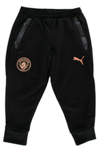 Load image into Gallery viewer, Puma Manchester City FC CASUALS Kinder Jogginghose Trainingshose Regular Fit Schwarz - Weseli